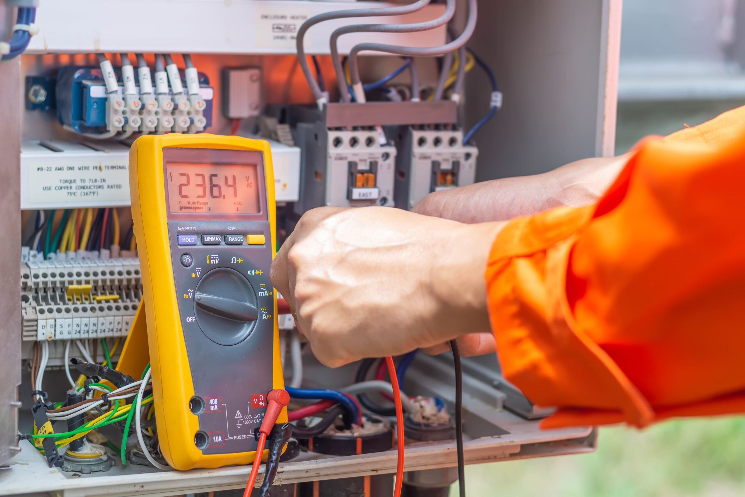 Engineers,Used,A,Multimeter,For,Checking,The,Performance,Of,The